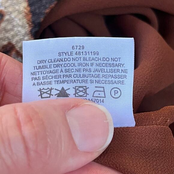 Tory Burch Women's 100% Silk Brown Sleeveless Animal Print Blouse Size 4 - Picture 8 of 8